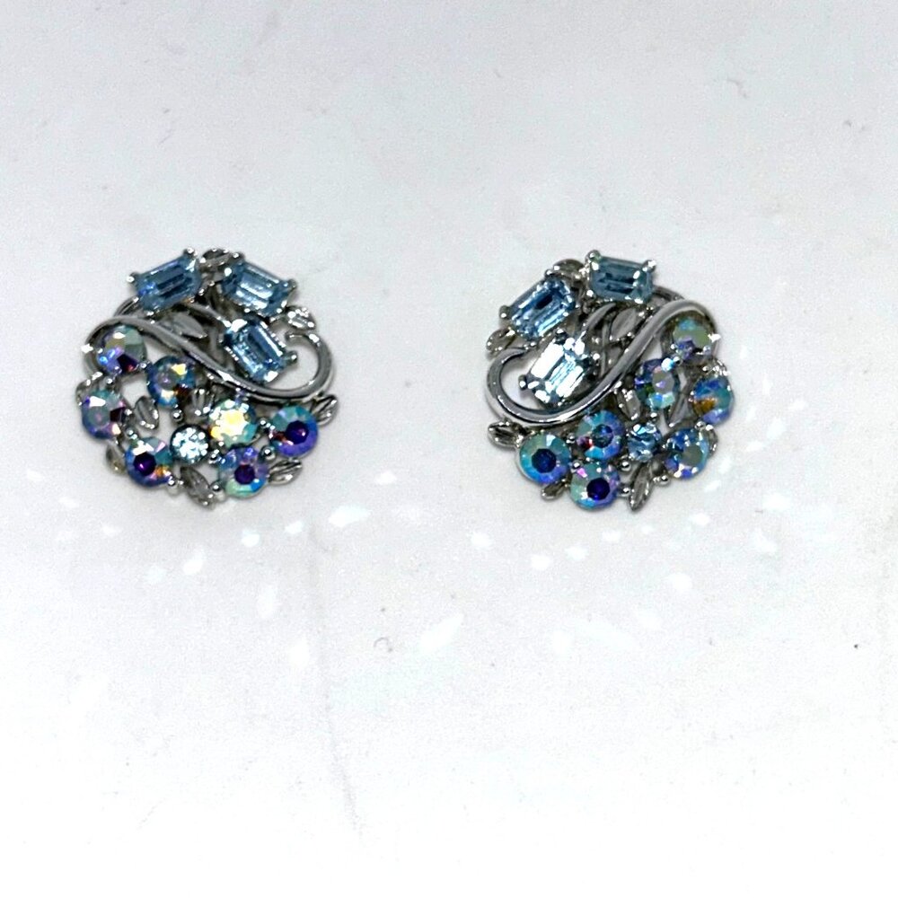 Lisner Vintage Aurora Borealis Clip-On Earrings Light Blue Rhinestone Wedding - Picture 4 of 8